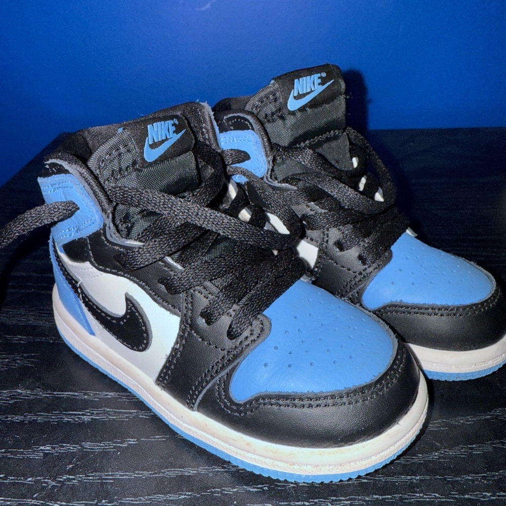 Nike Kids' Black and Blue Sneakers